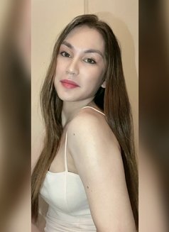 Filipina new in town fully functional - Transsexual escort in Makati City Photo 1 of 8