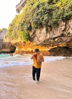 Perfect Service - Male escort in Bali Photo 3 of 6