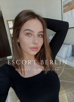 Perola - escort in Berlin Photo 5 of 7