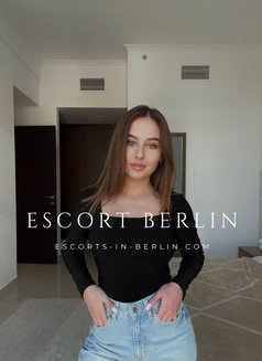 Perola - escort in Berlin Photo 6 of 7