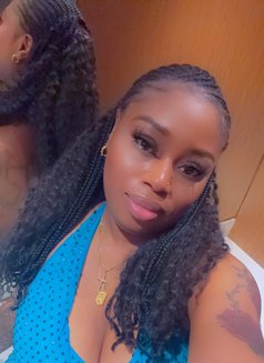 Perry - escort in Abu Dhabi Photo 3 of 7