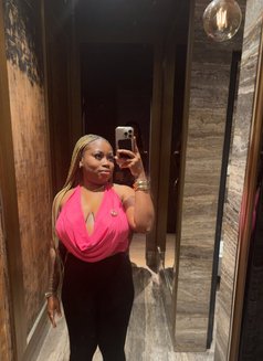 Perry - escort in Abu Dhabi Photo 6 of 7