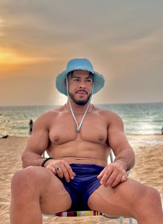 Alex in Dubai - Acompañantes masculino in Dubai Photo 14 of 14
