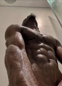 Peter - Male escort in Doha Photo 2 of 5