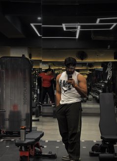 Txtng Me Is Your Ryt Dscn Peter Parker - Acompañantes masculino in New Delhi Photo 3 of 4
