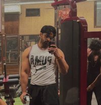 Txtng Me Is Your Ryt Dscn Peter Parker - Acompañantes masculino in New Delhi