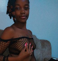 Petite Candy - puta in Nairobi