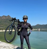 Petite & mature companion - puta in Hong Kong