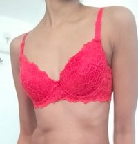 Petite Priyankaa - puta in Colombo