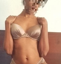 Petite Priyankaa - puta in Colombo