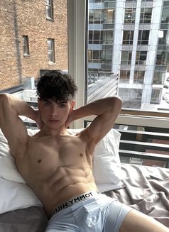 Petterpanboy - Male escort in Dubai Photo 1 of 9