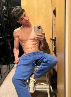 Petterpanboy - Male escort in Dubai Photo 2 of 9