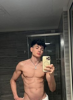Petterpanboy - Male escort in Dubai Photo 3 of 9