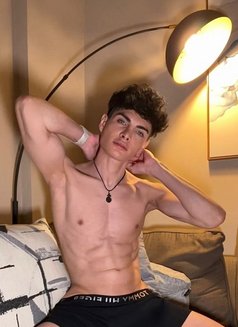 Petterpanboy - Male escort in Dubai Photo 5 of 9