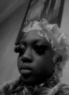 Pettite Lady - adult performer in Accra Photo 1 of 2