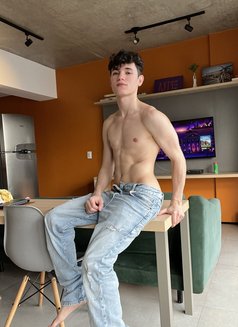 Pety Twink - Acompañantes masculino in Dubai Photo 4 of 5