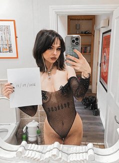 Pheelia - escort in Paris Photo 6 of 6