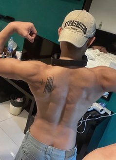 Phenixerudz - masseur in Phuket Photo 2 of 8