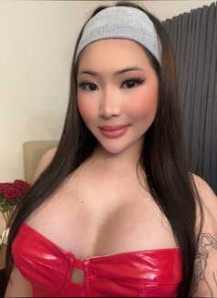 Phia - Transsexual escort in Manila Photo 2 of 5