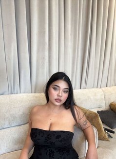 Phiona - escort in Şalālah Photo 1 of 3