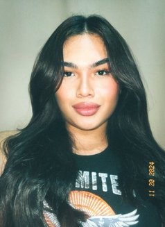 Phoebe Wilsons - Transsexual escort in Manila Photo 2 of 8