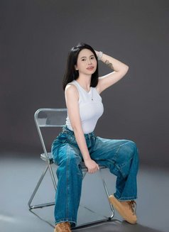 Phuong Phan - escort in Hanoi Photo 1 of 5