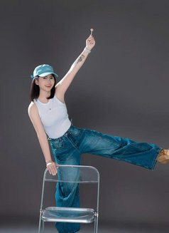 Phuong Phan - escort in Hanoi Photo 2 of 5