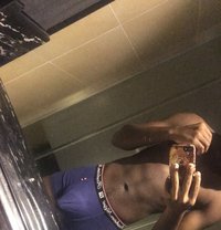 Phython01 - Acompañantes masculino in Abuja