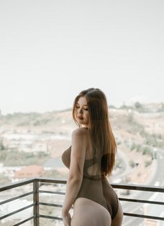 Pia - puta in Beirut Photo 8 of 13