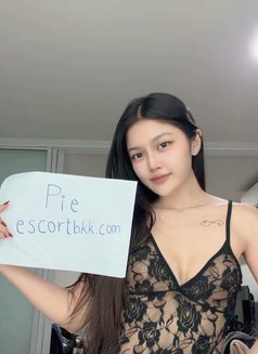 Pie - escort in Bangkok Photo 15 of 20