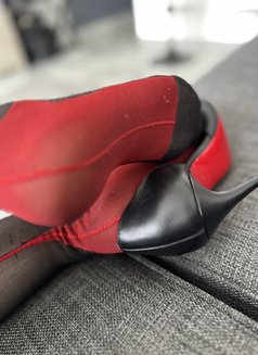 Pieds Élégant - Dominadora in Paris Photo 6 of 7