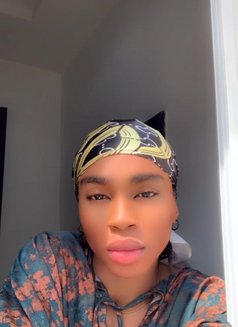 Pierrevittar - Acompañantes transexual in Lagos, Nigeria Photo 1 of 2