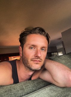 Pieter - masseur in Cape Town Photo 3 of 4