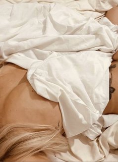 Pietra - puta in London Photo 3 of 11