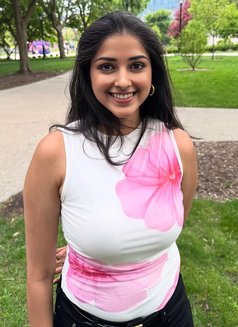 Pihu. 82848, 83755 - escort in Chandigarh Photo 2 of 4