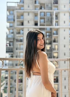 Pihu - escort in Mumbai Photo 5 of 7
