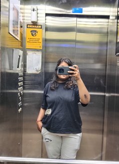 Pihu - escort in Mumbai Photo 1 of 2