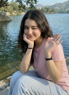 KAVYA HIGH CLASS GIRL IN CALL- OUT CALL - puta in Mumbai Photo 6 of 6