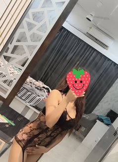Pihu - escort in New Delhi Photo 2 of 5