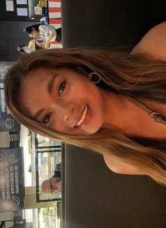 Pilipina - Transsexual escort in Bangkok Photo 2 of 3