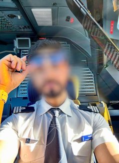 Pilot Ankit - Male escort in New Delhi Photo 3 of 5