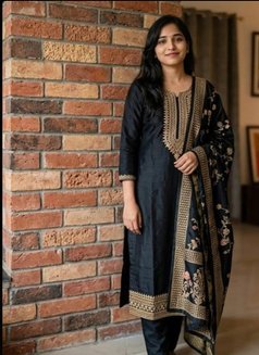 Pinal - escort in Mumbai Photo 2 of 3