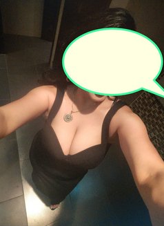 Pinay Big Boobs good sucker - puta in Dubai Photo 5 of 6