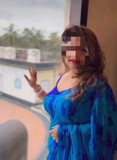Independent cam - escort in Kochi Photo 1 of 3