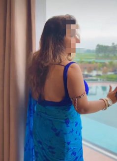 Independent cam - escort in Kochi Photo 3 of 3