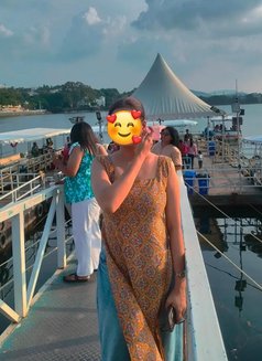 Pinki - masseuse in Kochi Photo 3 of 6