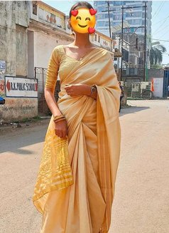 Pinki - masseuse in Kochi Photo 5 of 6