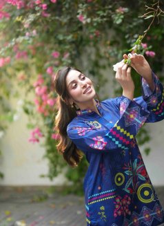 Pinky - escort in Dubai Photo 2 of 4