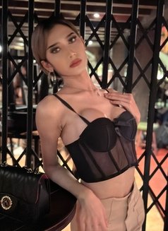 Pinky Nalinchat - Transsexual escort in Bangkok Photo 3 of 6