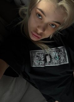 Piper - escort in Hong Kong Photo 6 of 9